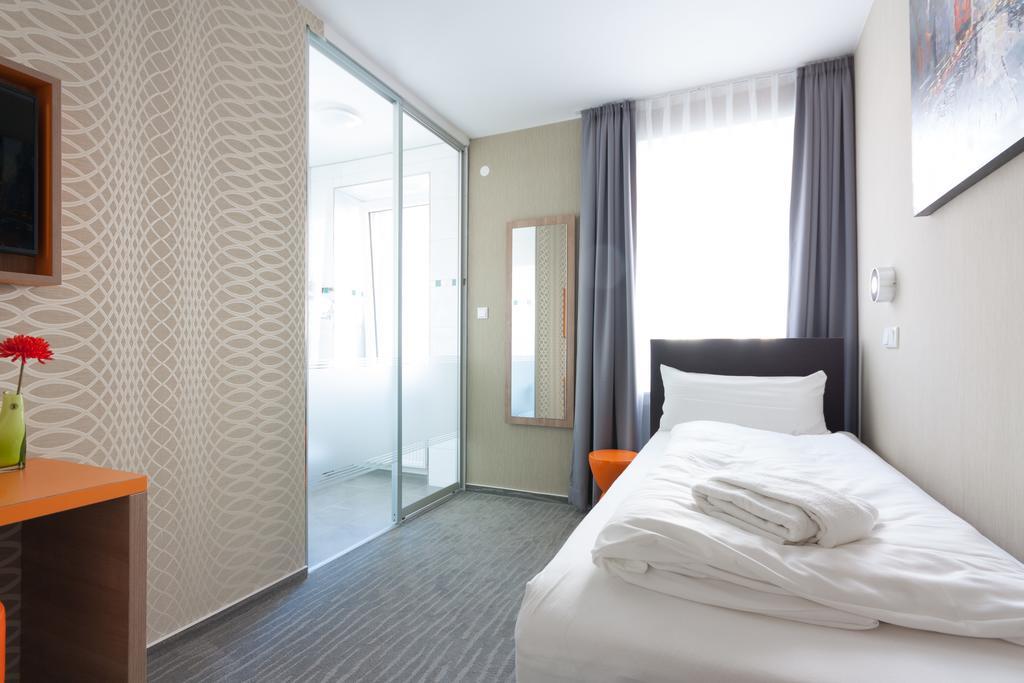 Small Single Room,1578413510:JPEG