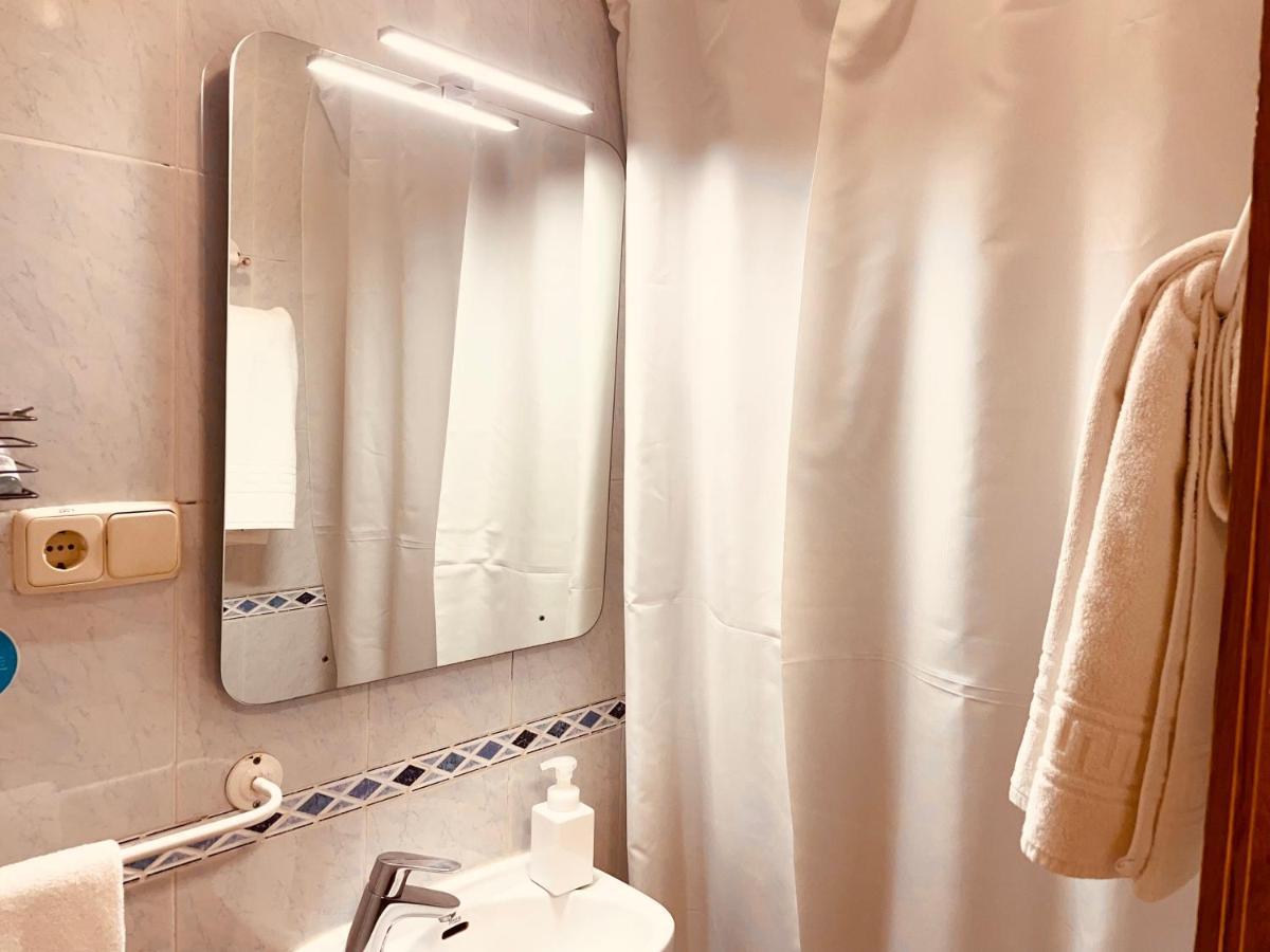 Small Double Room,79597845:JPEG