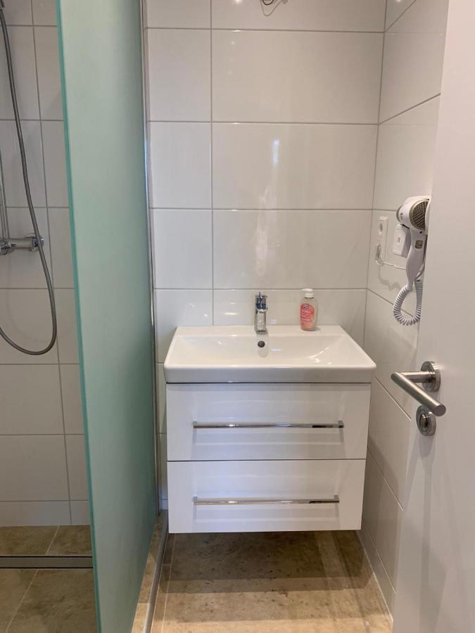 Triple Room Bathroom,1344102269:JPEG