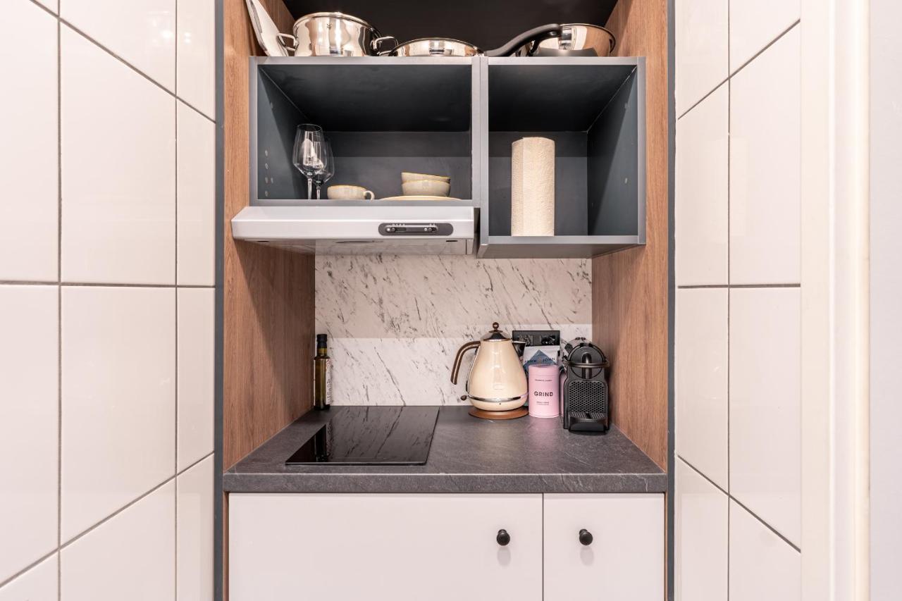 Medium Studio Kitchenette