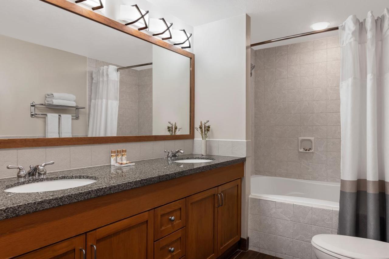 One-Bedroom Suite Fireplace