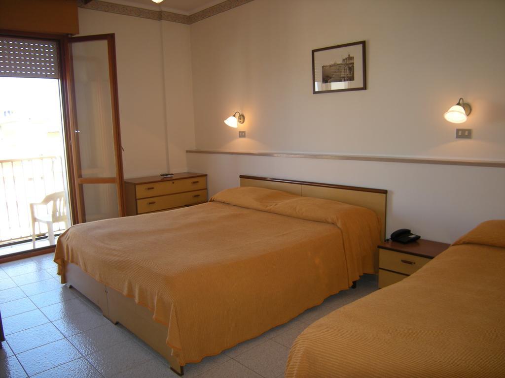 Triple Room,142014690:JPEG