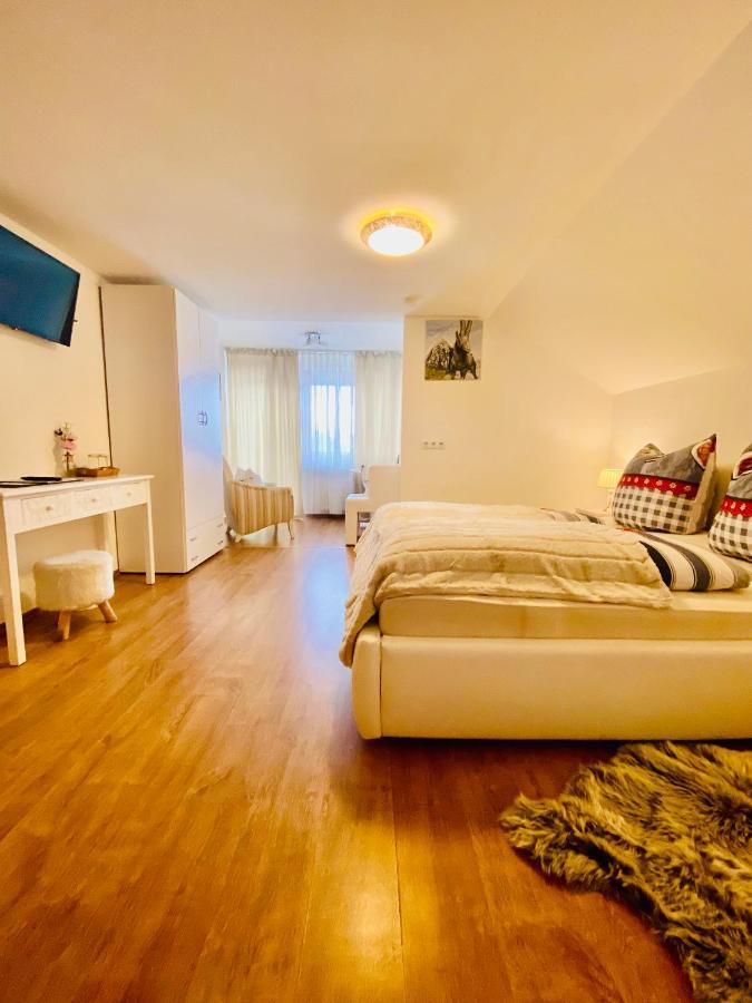 Double Room,1345380542:JPEG
