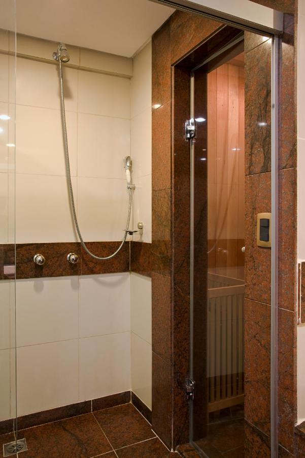 Presidential Suite Sauna Hot Tub 1 Double Bed,1436042020:JPEG