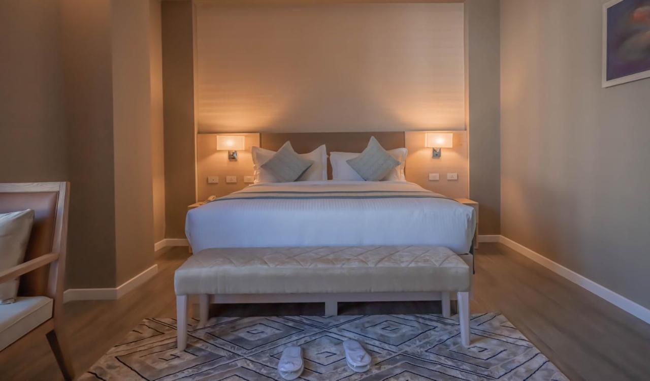 Queen Room,1345554809:JPEG