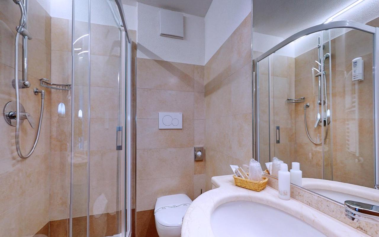 Single Room,1345625117:JPEG
