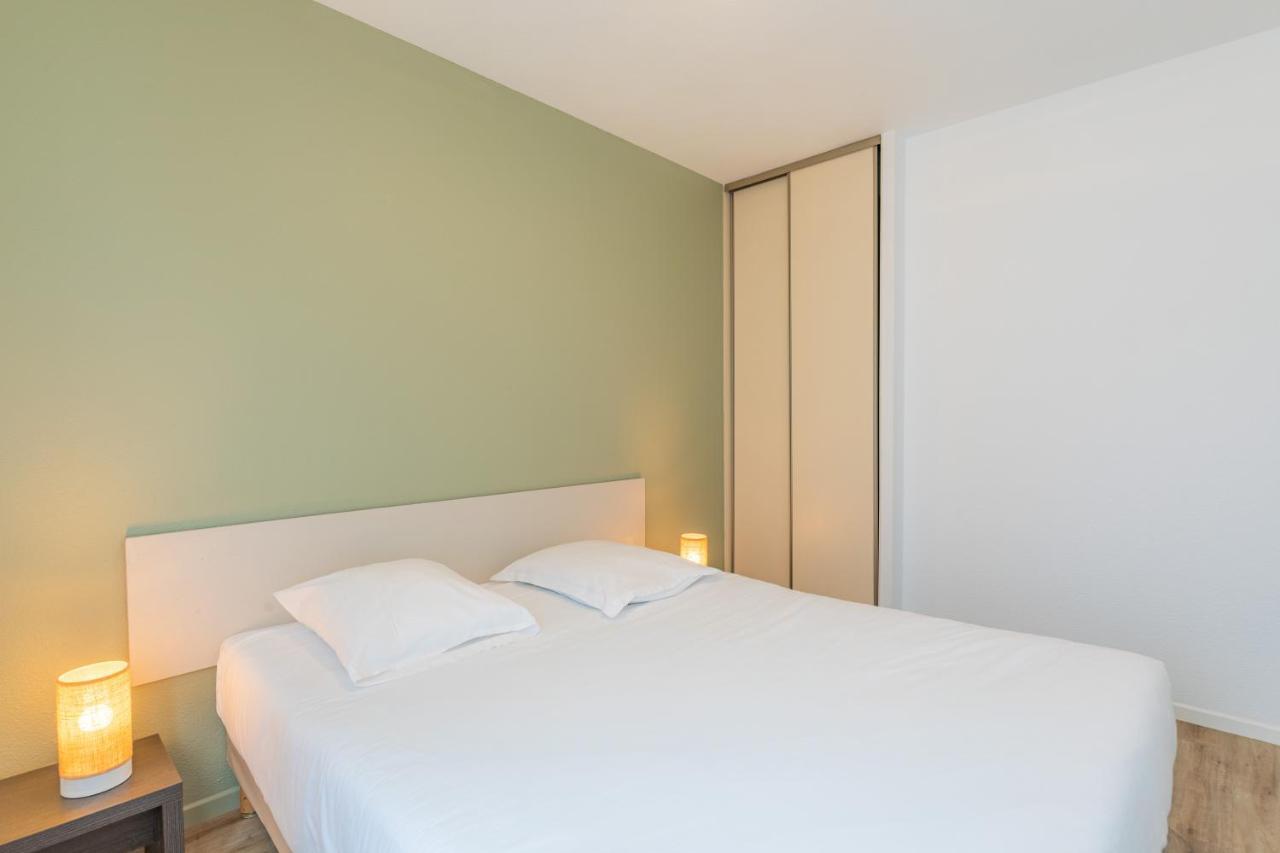 One-Bedroom Apartment,1344908609:JPEG