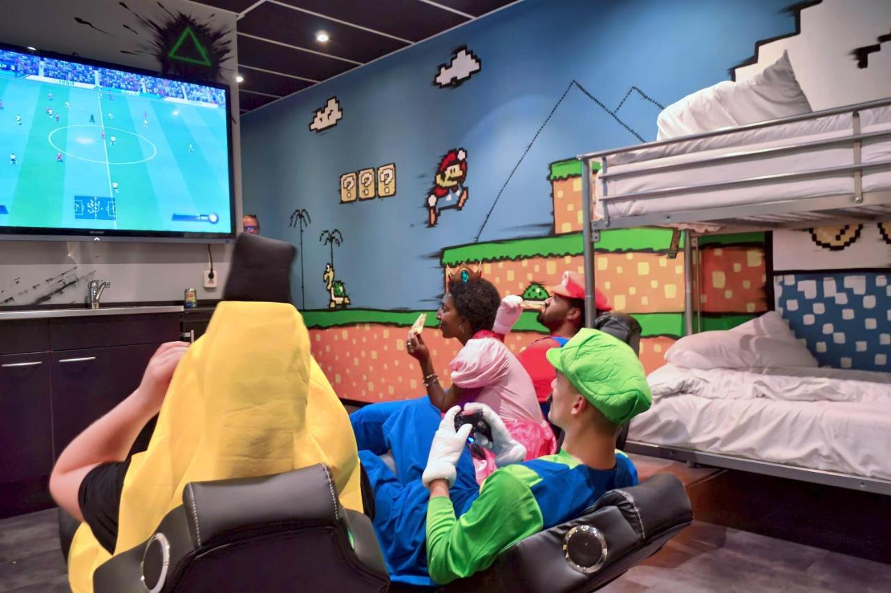 6-Person Studio Game Theme