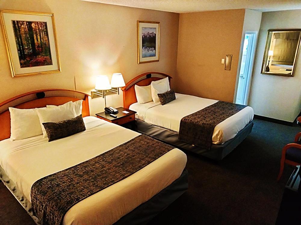 Queen Room Two Queen Beds
