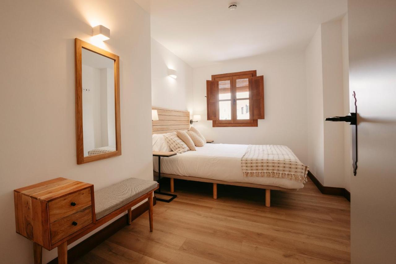 Habitación Cuádruple Superior con Balcón y Vistas al Castillo
