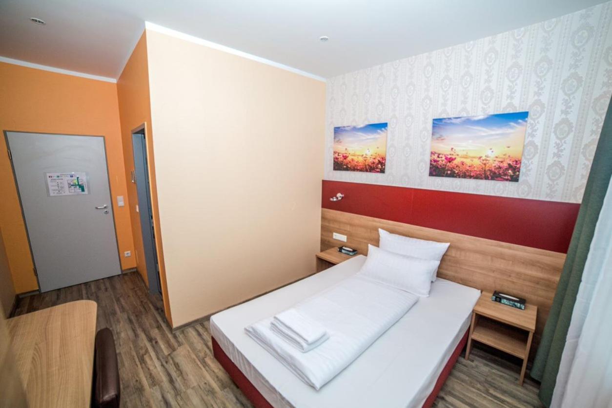 Single Room,1350075526:JPEG
