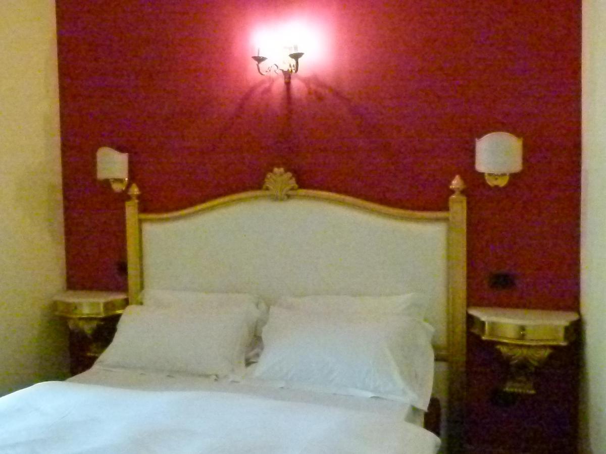 Single Room Balcony,1084873339:JPEG