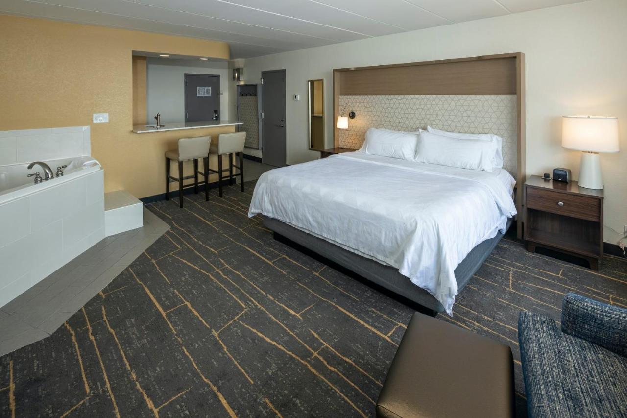 Deluxe King Room - Non-Smoking