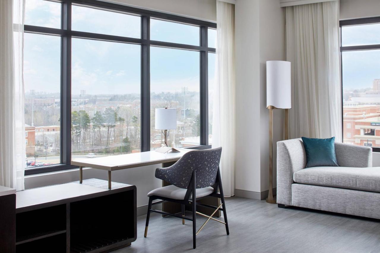 Corner King Room