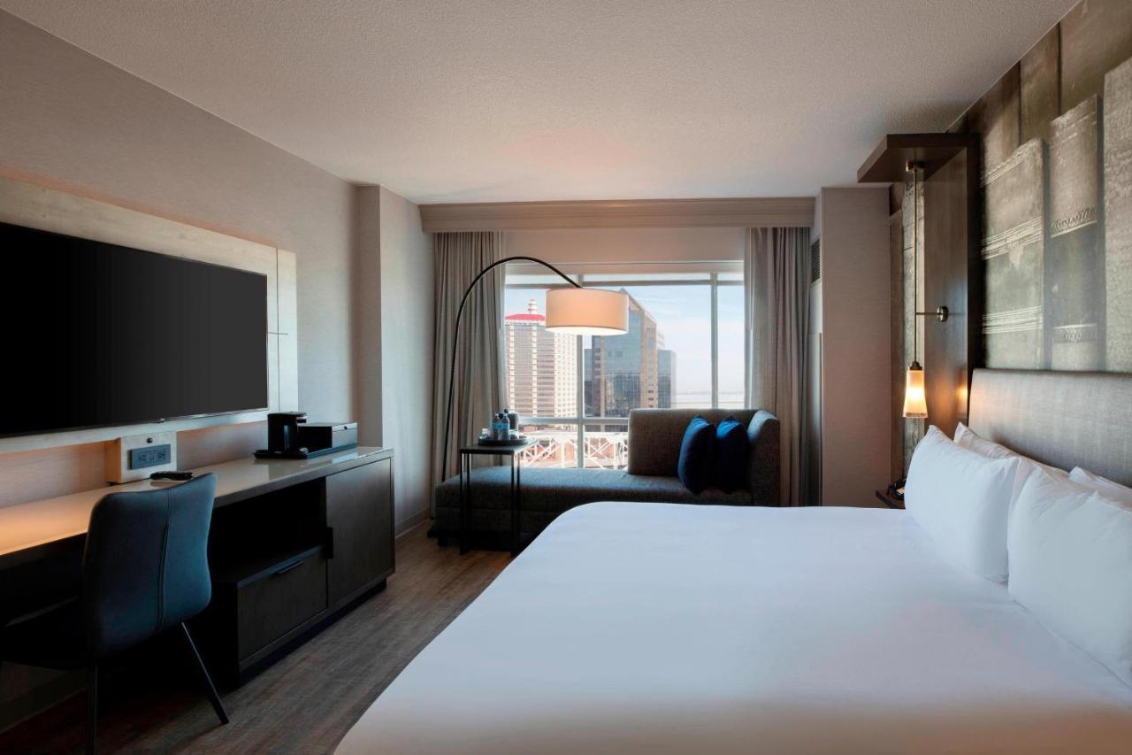 1 King Bed Cityscape Guest Room