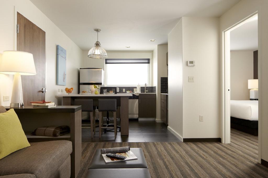 Suite mit 1 Schlafzimmer mit Queensize-Bett, Küche und barrierefreier Badewanne – barrierefrei