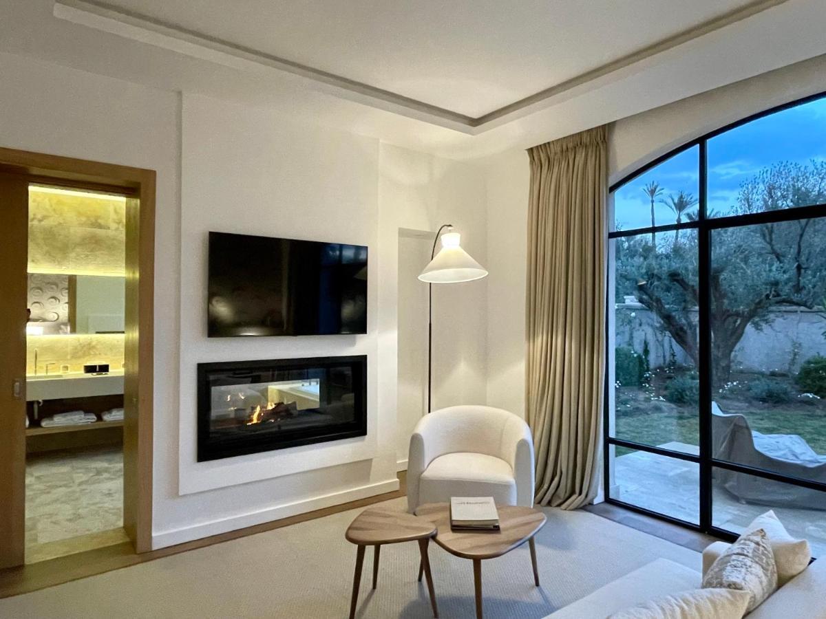 Deluxe Queen Suite