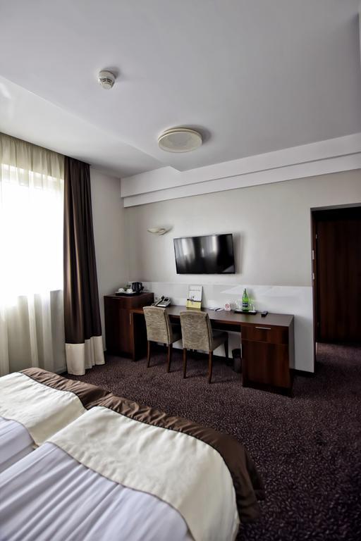 Small Double Room,687487140:JPEG