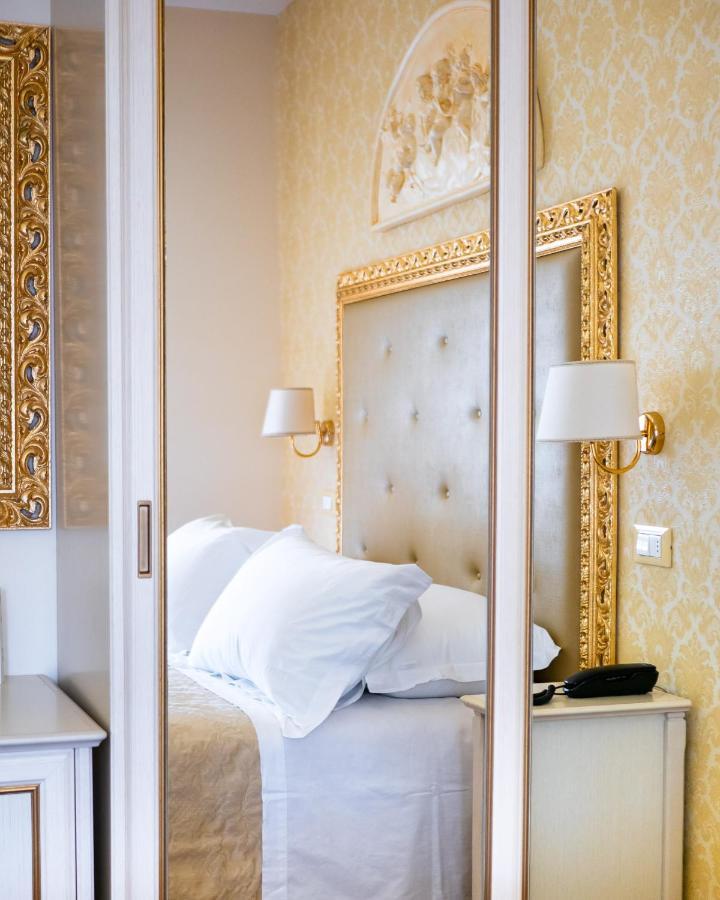 Deluxe Double or Twin Room Sea View