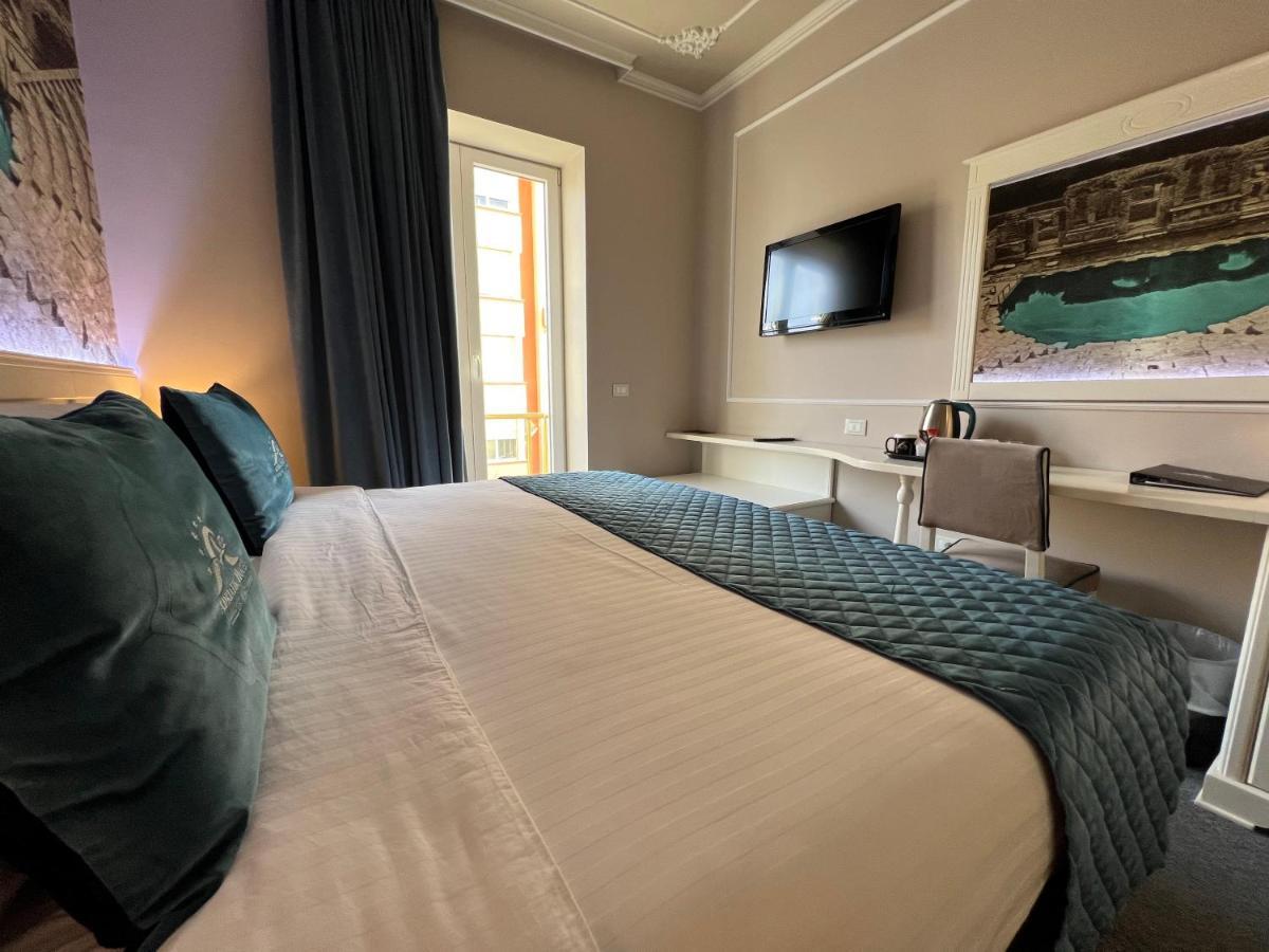 Standard Double or Twin Room Corner Sea View