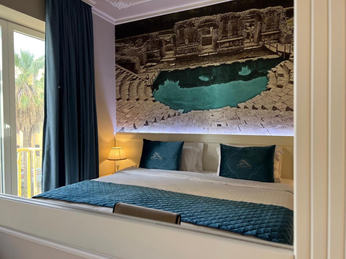 Standard Double or Twin Room Corner Sea View