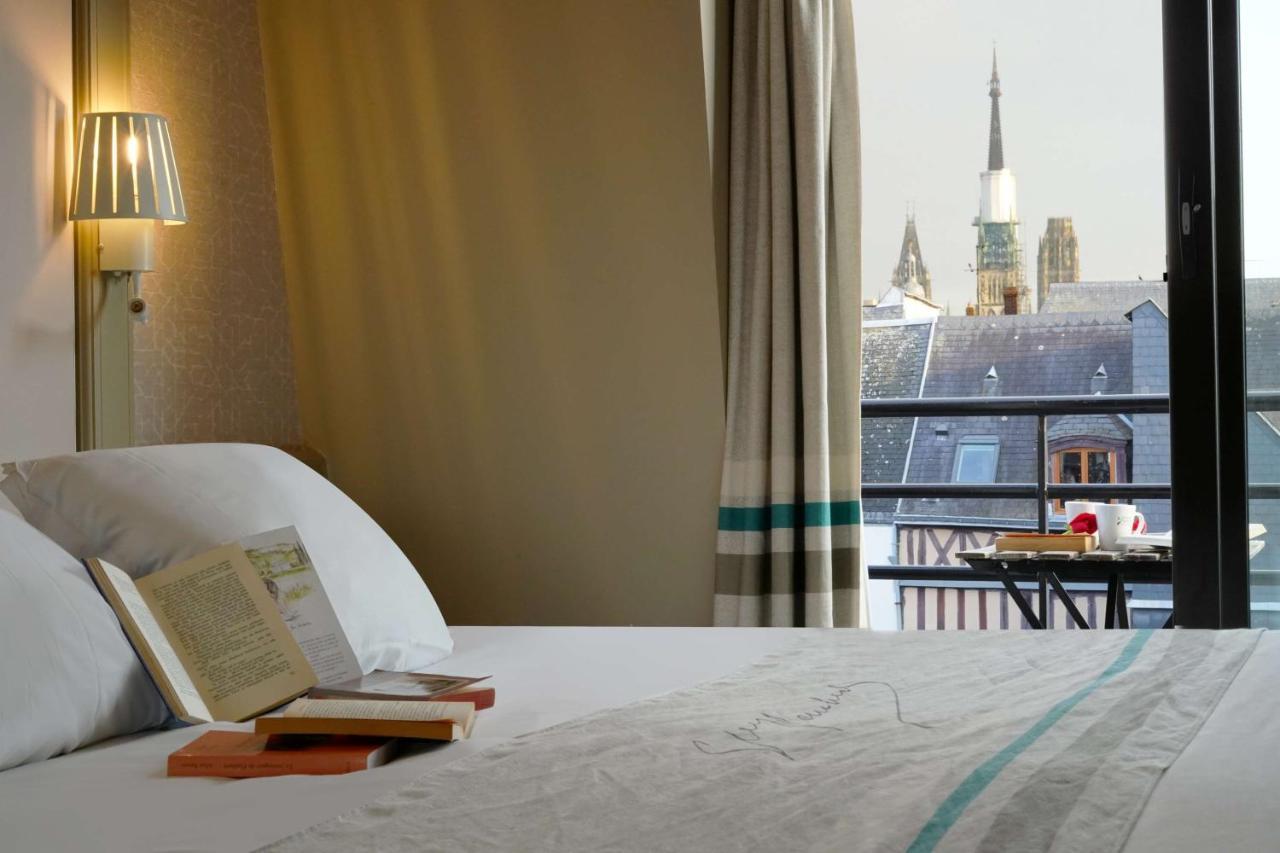 Superior Queen Room Balcony City View Non-Smoking