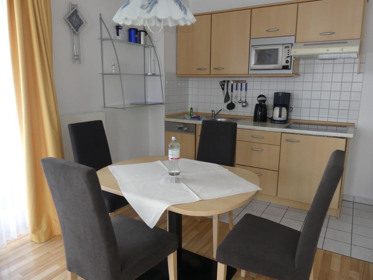 One-Bedroom Apartment Balcony,1350349435:JPEG