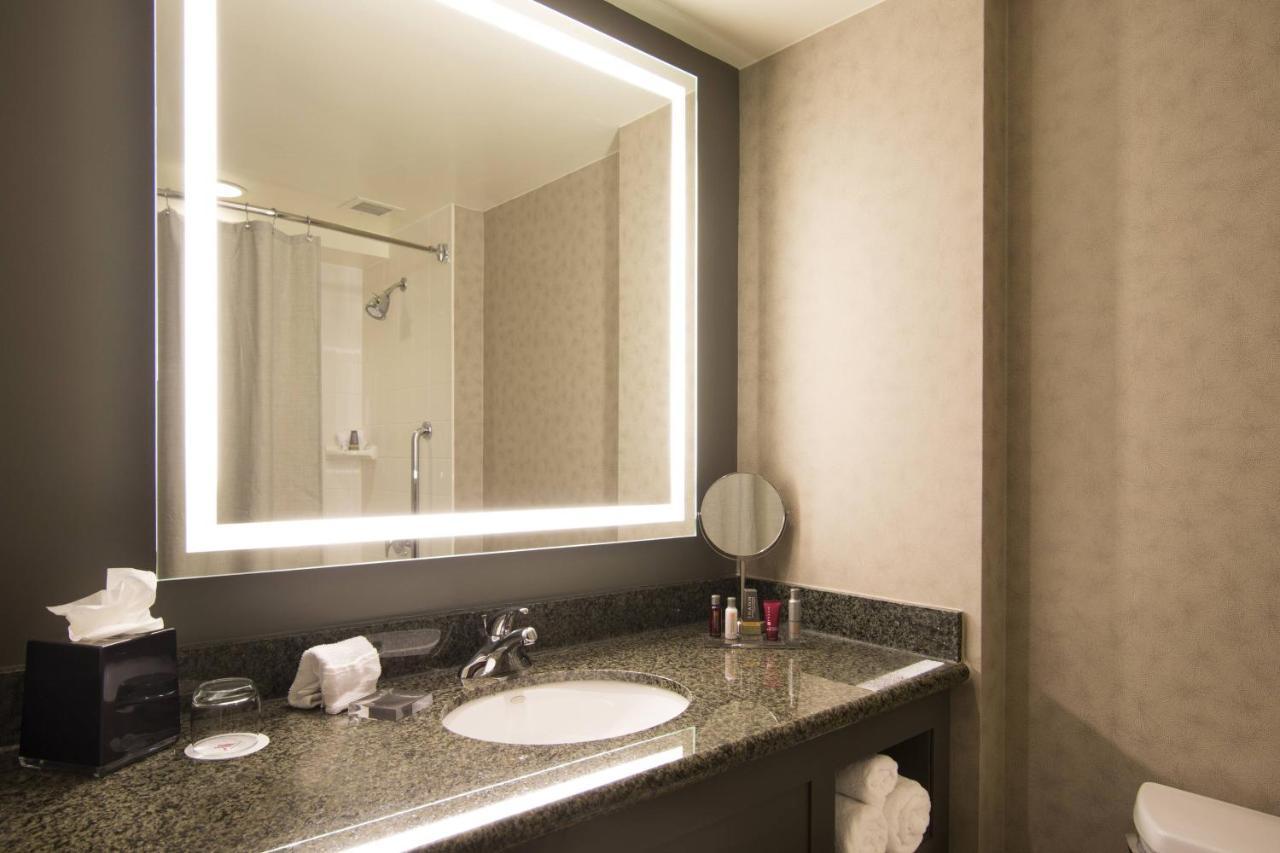 Double Room Two Double Beds Roll-n Shower Mobility Hearing Accessible,1641733357:JPEG