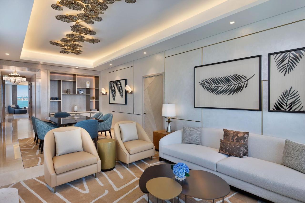 Astor Suite met zeezicht, toegang tot het strand van KYMA en kenmerkende St. Regis-butlerservice