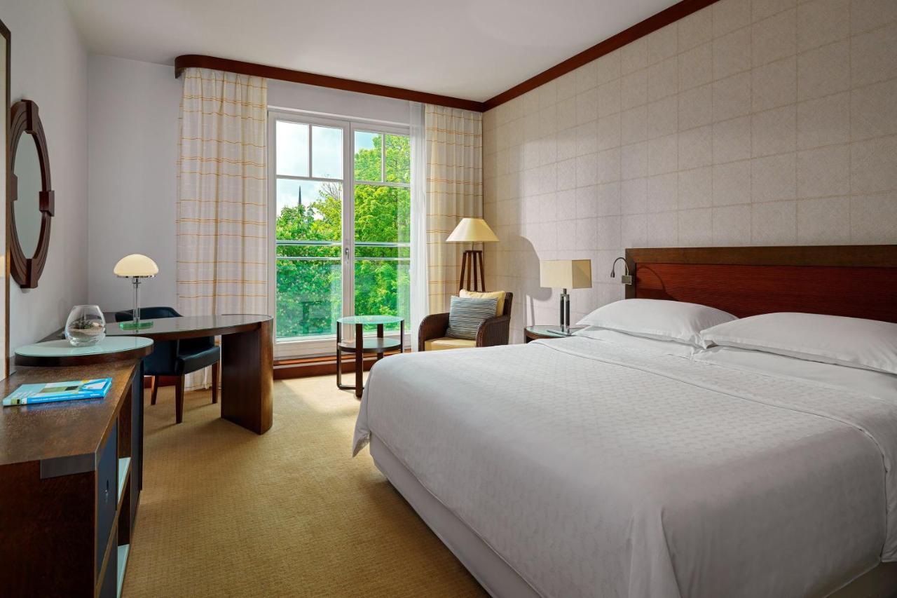 Superior, Guest room, 1 King,1350871696:JPEG
