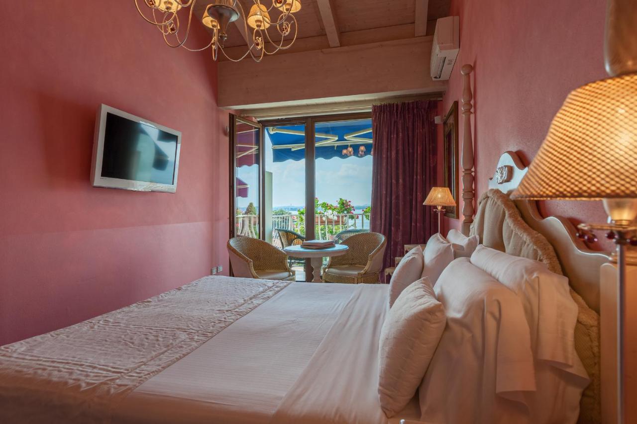 Deluxe Double Room Lake View