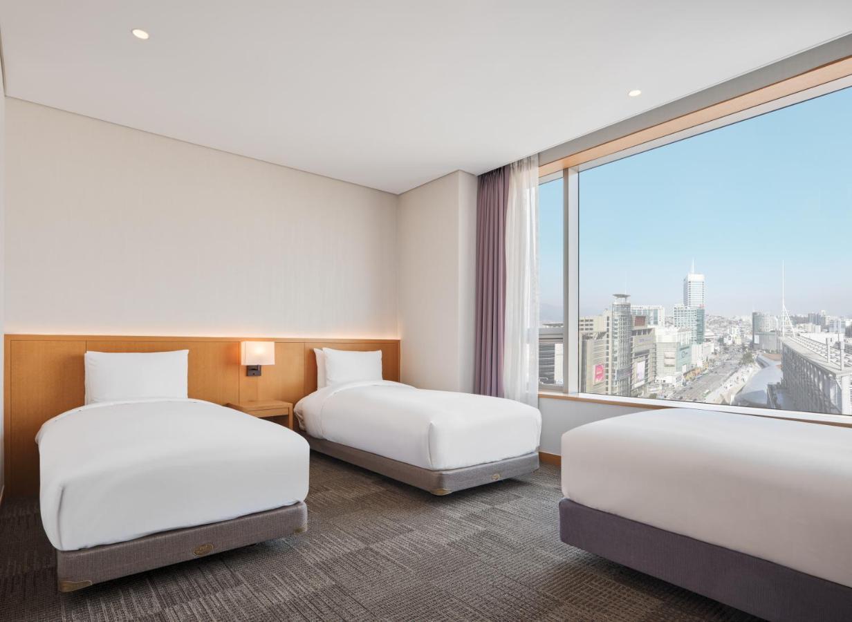 Deluxe Triple Room High Floor is not available,1305742888:JPEG