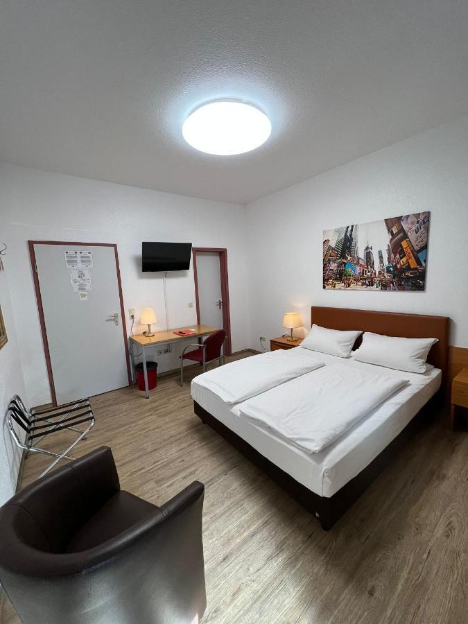 Standard Queen Room