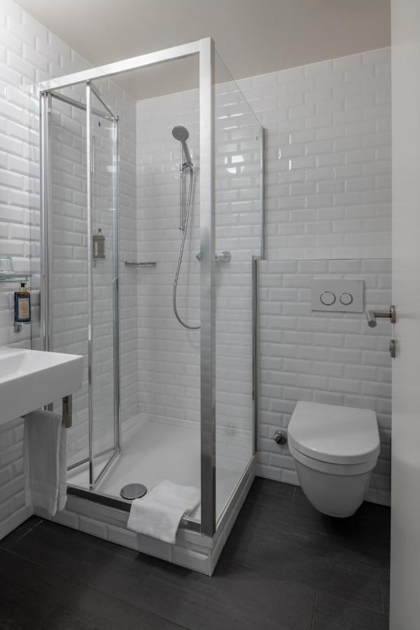 Single Room,687639063:JPEG