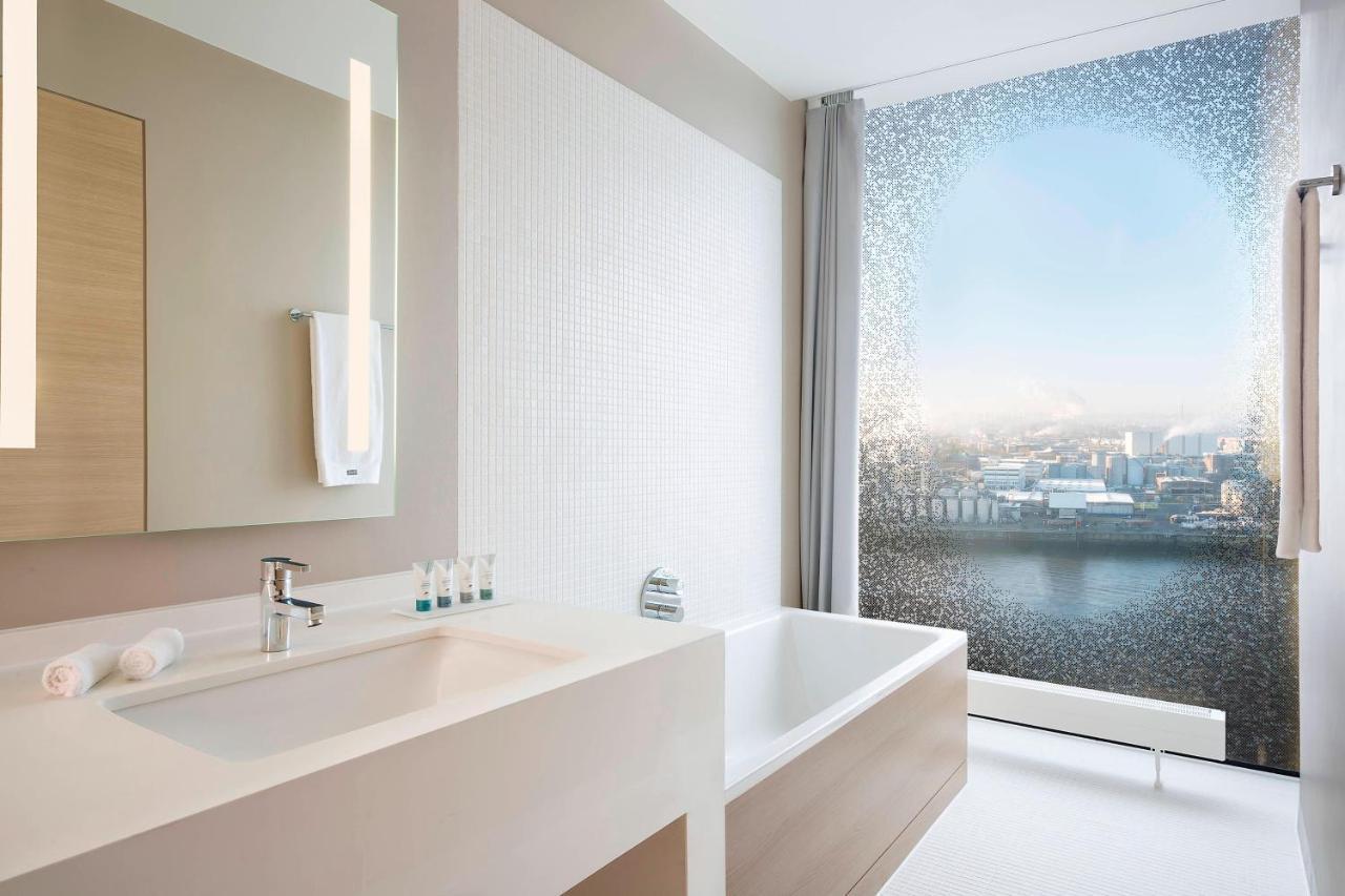 Premium Waterfront Guest room 1 King Harbour or Elbe view,1351952965:JPEG
