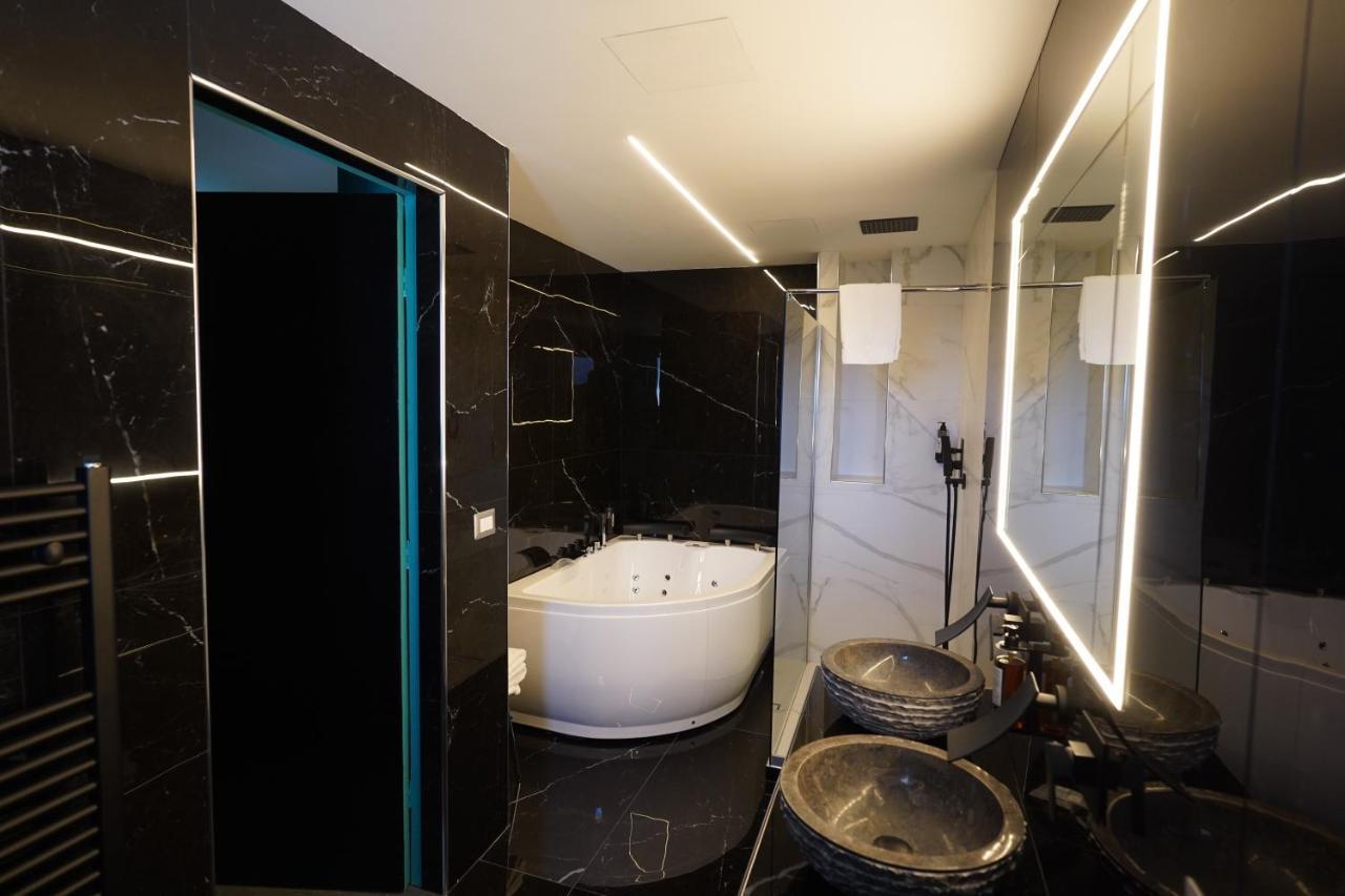 King Room Spa Bath