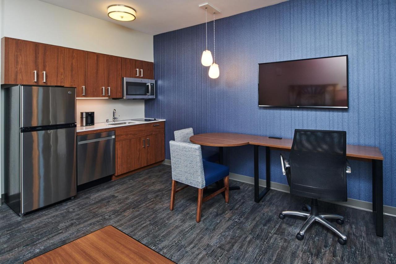 1 Bedroom Suite 1 King Bed Sofa bed