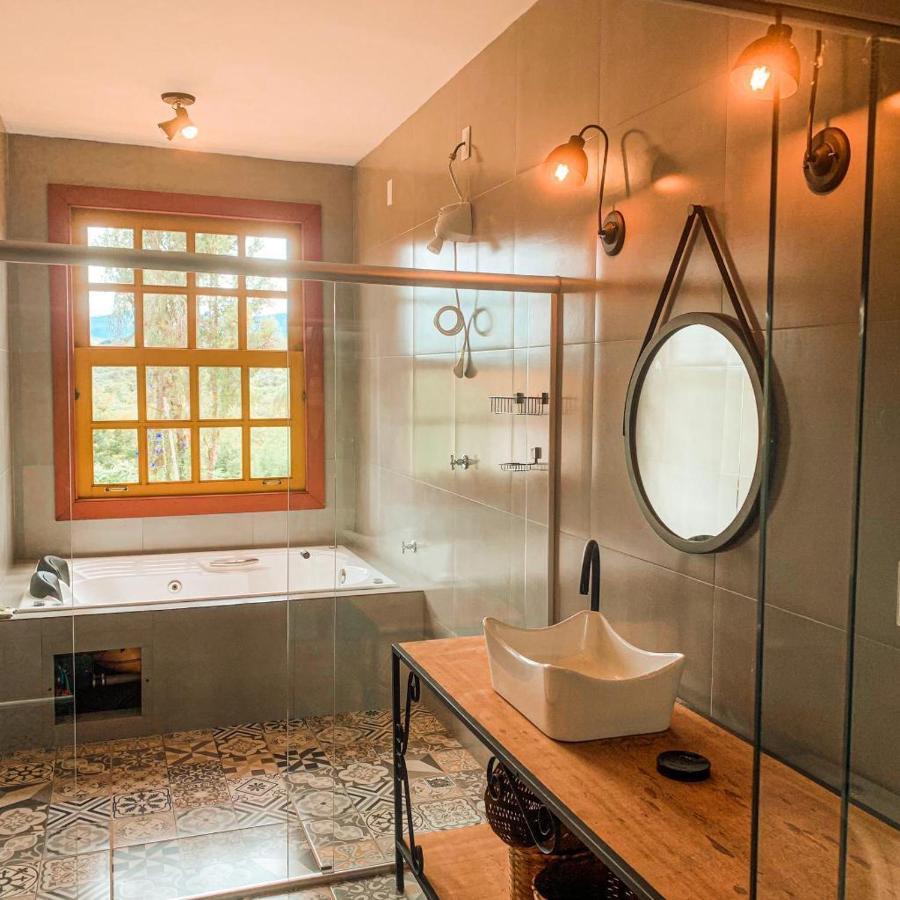 Deluxe Suite Spa Bath