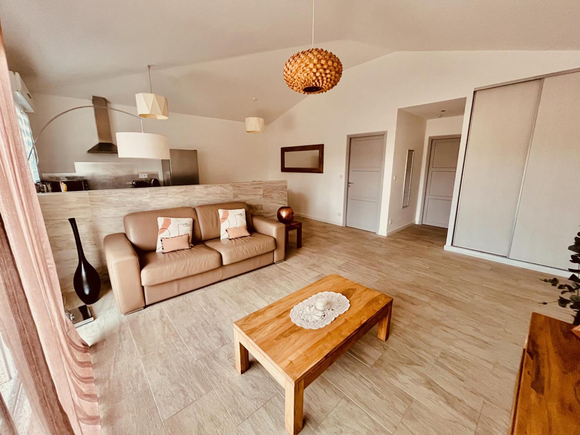 One-Bedroom Apartment,1351793029:JPEG