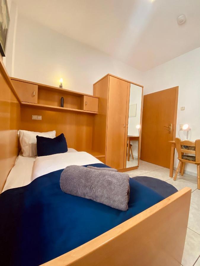 Single Room,1352344046:JPEG