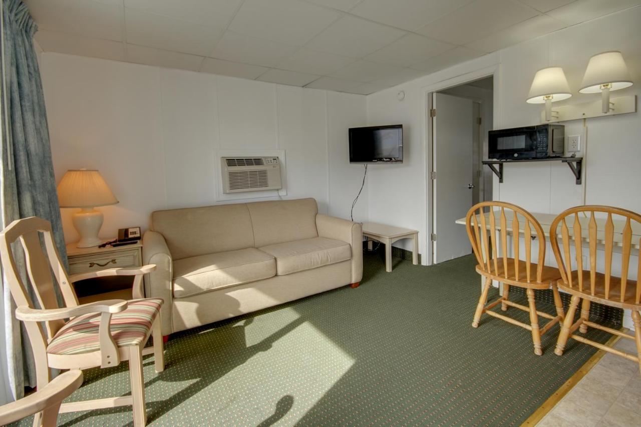 Deluxe Room (2 Adults + 1 Child)