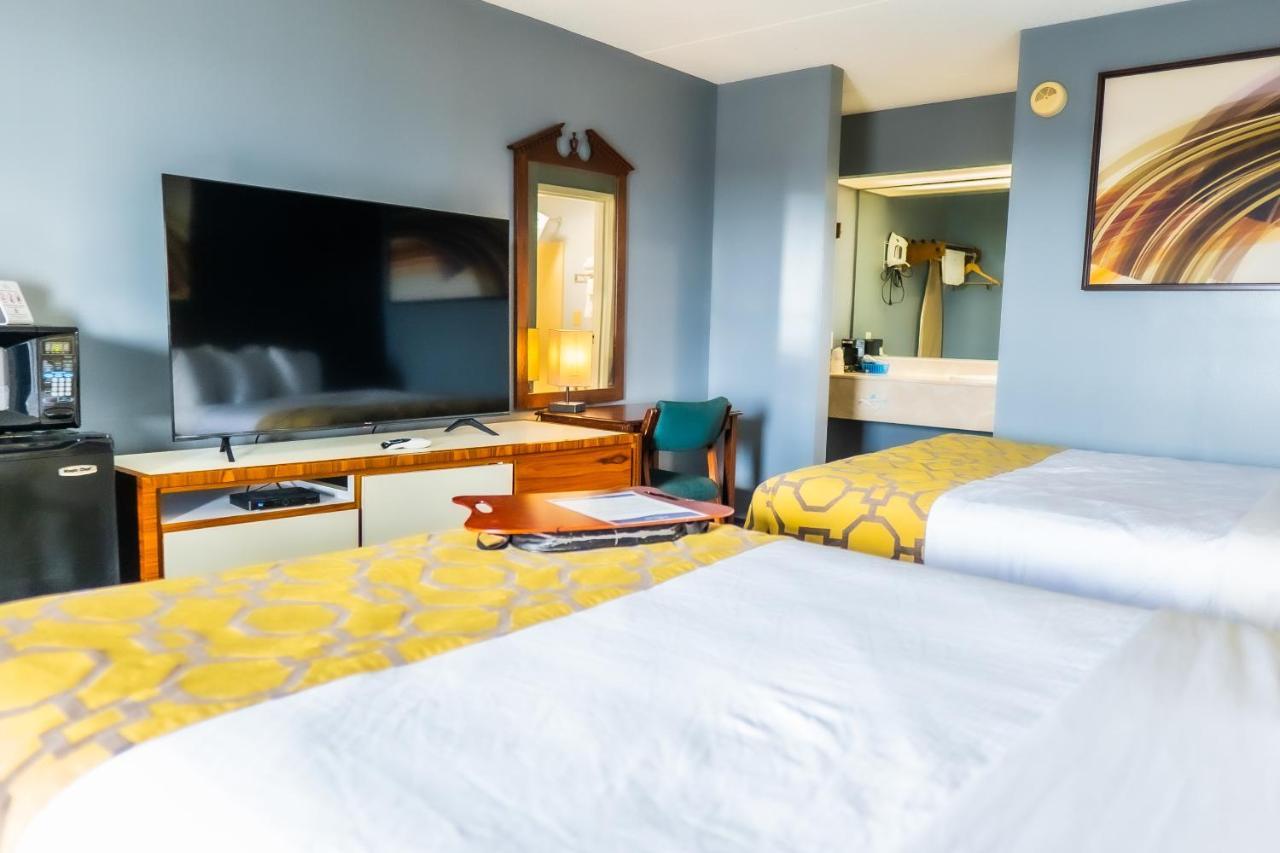 Queen Room Two Queen Beds Non-Smoking