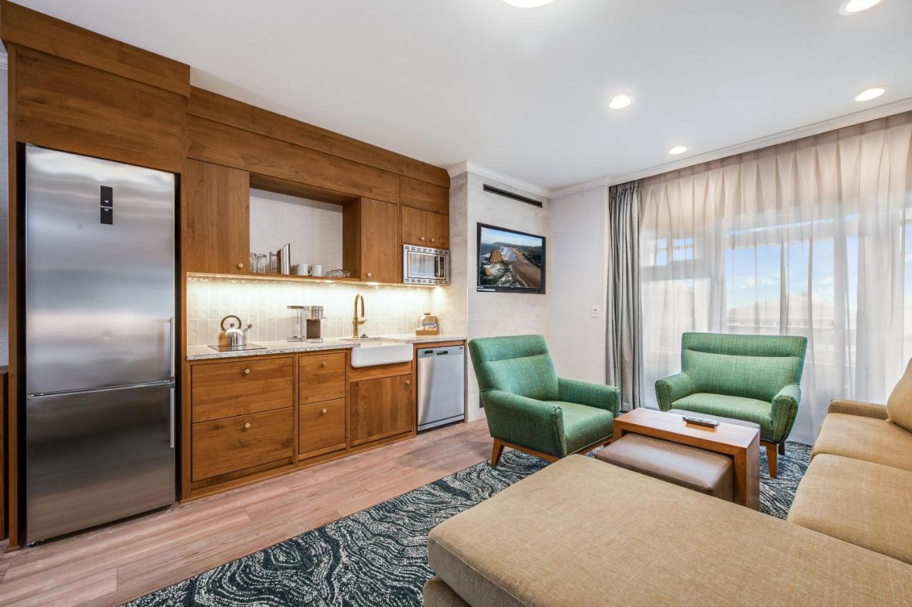 Pet Friendly Pacific Suites Two King Non-View