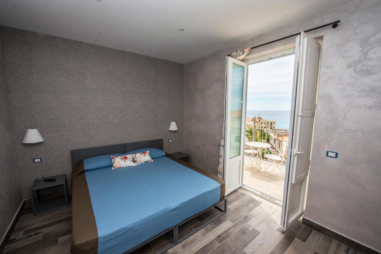 Double or Twin Room Sea View