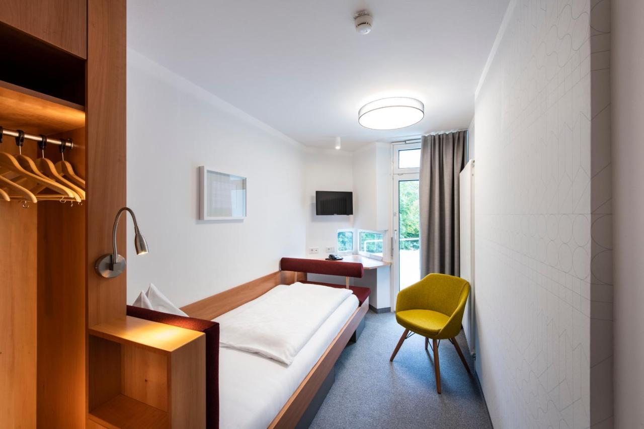 Single Room,817769528:JPEG