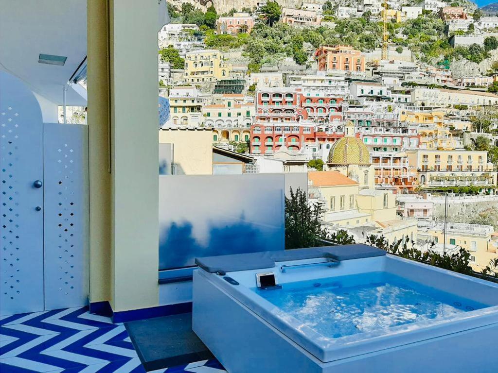 Executive Suite outdoor Spa Bath