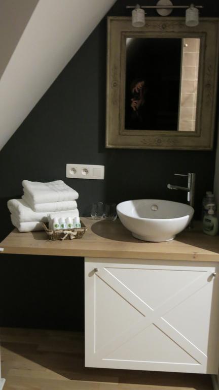 Large Double Room,210654908:JPEG