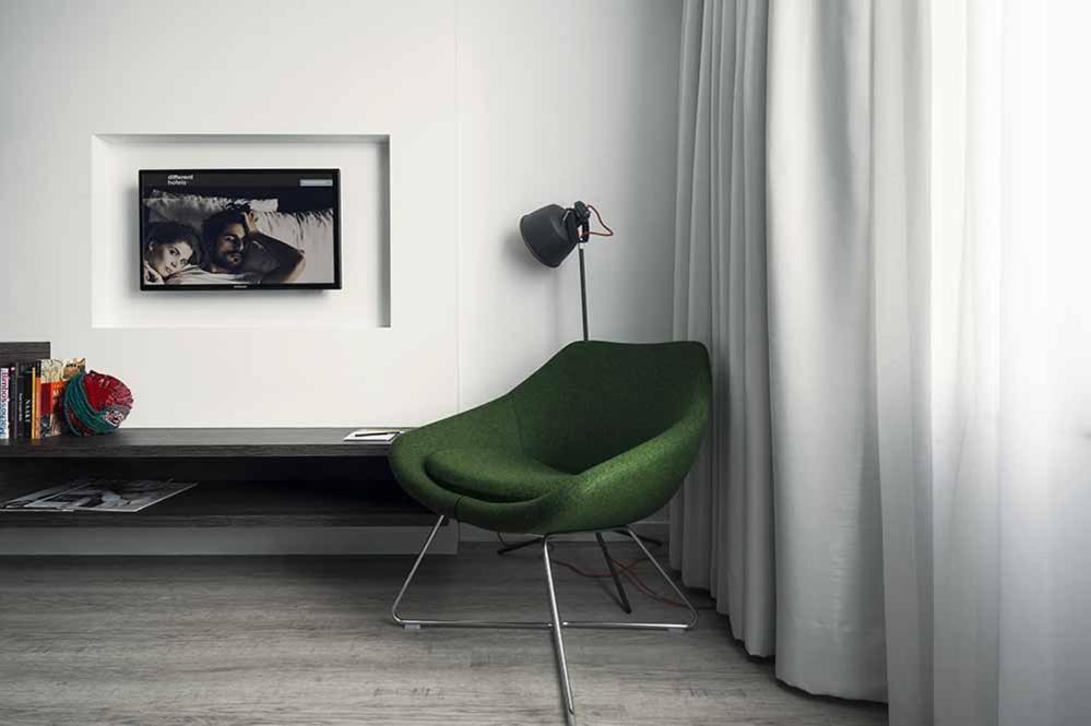 Family Room with Terrace,1409578832:JPEG