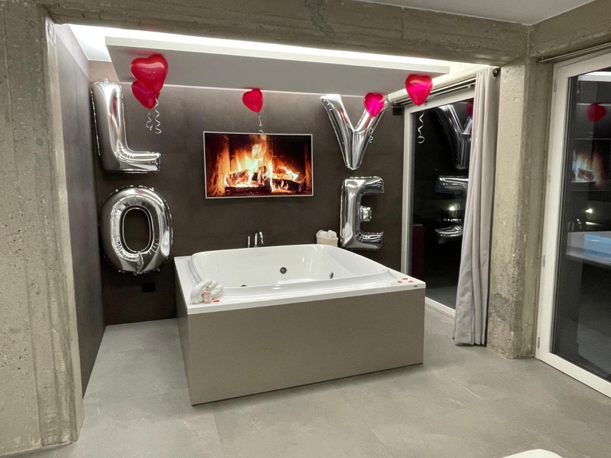 King Suite Spa Bath