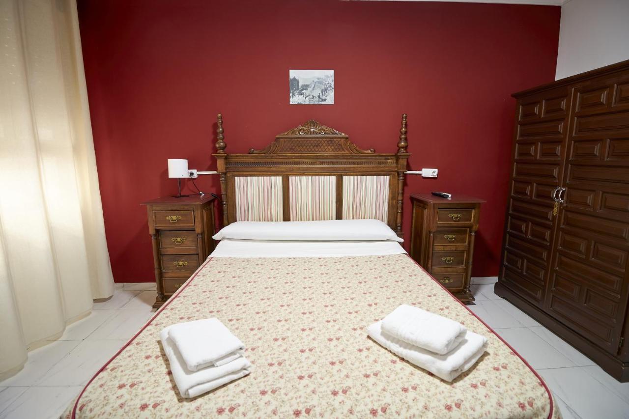 Queen Room,1355047058:JPEG